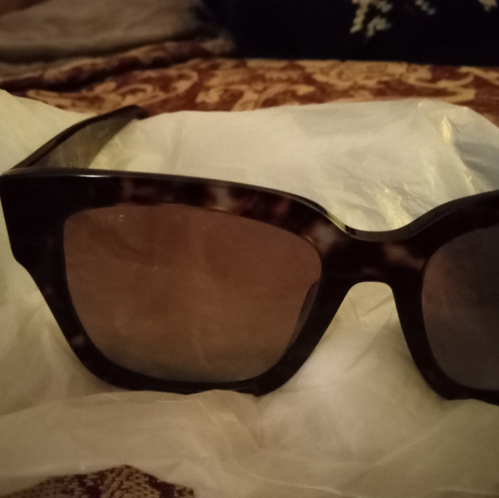 Diff Sunglasses with Case - Picture 8 of 16